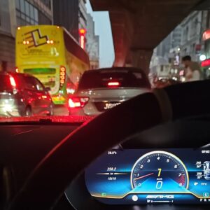 Melvin Sia Instagram - 四月要走了
忙着忙了，思念片刻，
釋放玩完，沉澱情緒。

腳步開始追趕起來，
吃力些但覺得很滿足。

夢想一直都在，
背著年紀雖然有點重，
但心的容量好像變強了。

人生，進步真的很重要。
適時的吃喝玩樂更是重要。

#workhardplayhard
#MarVelousME
#MarVelouslifestyle