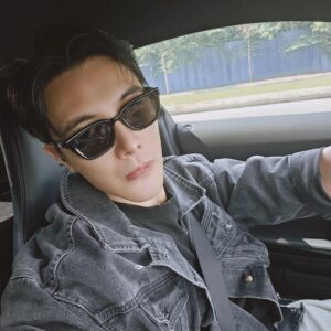 Melvin Sia Instagram - 感謝雨後的下午
讓城市多了一份涼意。
這幾天的體感有到40度，
一點都不誇張耶。

太久沒回來繞繞，
發現多了好多新的路，
新的建築物，新的風景。
TRX Exchange很好逛耶✌

唯獨沒變的是一樣塞車😊🤣
今晚要來吃個雞飯還是肉骨茶呢？

#MarVelousME
#MarVelouslifestyle
#MalaysiaTrulyAsia