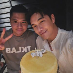 Melvin Sia Instagram - 圓滿了❤️🎂❤️
快快樂樂的6月，
有你們真好，愛你們！
