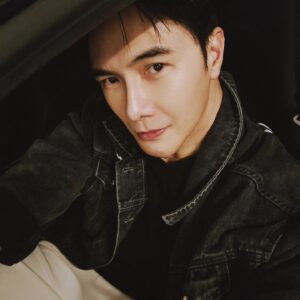 Melvin Sia Instagram - 感謝雨後的下午
讓城市多了一份涼意。
這幾天的體感有到40度，
一點都不誇張耶。

太久沒回來繞繞，
發現多了好多新的路，
新的建築物，新的風景。
TRX Exchange很好逛耶✌

唯獨沒變的是一樣塞車😊🤣
今晚要來吃個雞飯還是肉骨茶呢？

#MarVelousME
#MarVelouslifestyle
#MalaysiaTrulyAsia