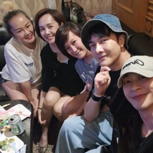 Melvin Sia Instagram - 圓滿了❤️🎂❤️
快快樂樂的6月，
有你們真好，愛你們！