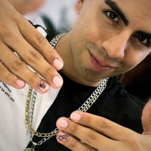 Memo Dorantes Instagram - Día de consentirnos en @sugar_nails_mx masajes, cejas, pestañas, uñas, pies, lo que necesites aquí, ya vieron este diseño? 👀🎭🎬🍀🕉️😅🤙