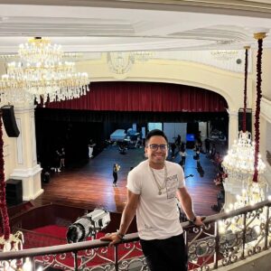 Memo Dorantes Instagram - Hoy impartimos la clase de @ctc_anda_veracruz en este maravilloso templo! Gracias a los docentes, directivos y alumnado por derrochar magia y pasión el día de hoy! Feliz 💕🎭🕉️🍀💫