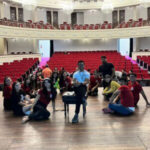Memo Dorantes Instagram - Hoy impartimos la clase de @ctc_anda_veracruz en este maravilloso templo! Gracias a los docentes, directivos y alumnado por derrochar magia y pasión el día de hoy! Feliz 💕🎭🕉️🍀💫