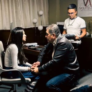 Memo Dorantes Instagram - Volvemos a CDMX directo a dirigir capítulos GRACIAS vida y a este maravilloso equipo que les admiro y quiero tanto a cada departamento 🎥🎬🙏🎭🍀🕉️💫
Gracias por las 📸@pdrosol_7 🔥