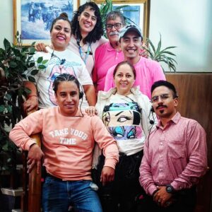 Memo Dorantes Instagram - Pink Wednesday at work 💕🎥🎬🎭🕉️🍀💫🤙 @roxanapulce @mafher20 @jesuselizalde_ @tayraulrich @albezor #bombon @cafeeldicho