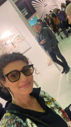 Mercedes Yvette Instagram - I had a blast on opening night @theotherartfair supporting my bestie @charlesdavis2020 & @michaelwallner_art. So many inspiring artists that I got to discover last night @unparalleledart @mikesanchez_studio @wired_sculpture_studios @leeherringart