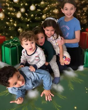 Mercedes Yvette Instagram - Happy New Year!! May this year be filled with peace and goodwill to our earth and on earth to all men, women, and children ✨🙏💞