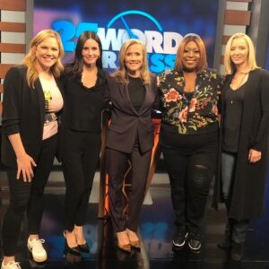 Meredith Vieira Instagram - You can’t go wrong with these ladies, what a fun show! Thank you @marycmccormack, @courteneycoxofficial, @comiclonilove, and @lisakudrow for playing @25wordsorlesstv.