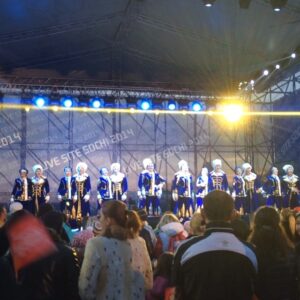 Meredith Vieira Instagram - Kicking up my heels to some local music!