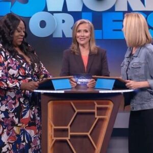 Meredith Vieira Instagram - Here's a little clip from today's new episode of @25wordsorlesstv! @comiclonilove and @LisaKudrow get really competitive! Did I mention we also have a #Friends reunion with @courteneycoxofficial and one of our MVP's @marycmccormack? Make sure you're tuned in!
LA FOX 11 at 2pm & 2:30pm
Chicago FOX 32 at 2pm and My50 at 4:30pm
New York FOX 5 at 12:30pm My9 at 6:30pm