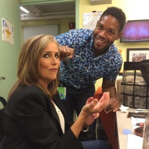 Meredith Vieira Instagram - Makeup artist @Bradford_Knight working his magic before curtain! #AladdinonBroadway