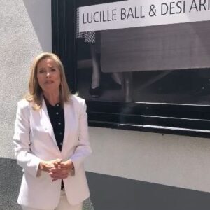 Meredith Vieira Instagram - #Repost @25wordsorlesstv
#BTS with @meredithvieira!
Did you know that #25WordsorLess films at Sunset Las Palmas Studios- which is where #ILoveLucy was originally filmed?!