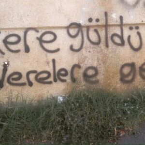 Meriç Acemi Instagram - Sokak hep bizden iyi... Ne kadar sokaktaysan o kadar hayattasın;)