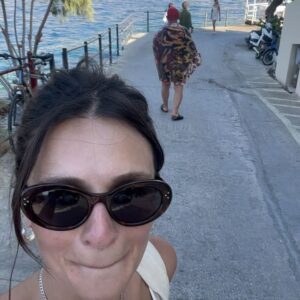 Meriç Aral Instagram - şehirde serbest gezinen son tatil zerrecikleri, bakalım ne zaman nereye konacaksınız 🧜🏻‍♀️🌞🧜🏼‍♂️🧜🏻‍♀️🧜🏼‍♂️🌞🧜🏻‍♀️🧜🏻‍♀️🧜🏼‍♂️
