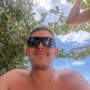 Merlin Griffiths Instagram - A rare photo of my GF & DD. Up in the sky!
Evening ents for the kids.
How to read with shades on, double glasses!
#FamilyHoliday 
#gifted 
#Negril