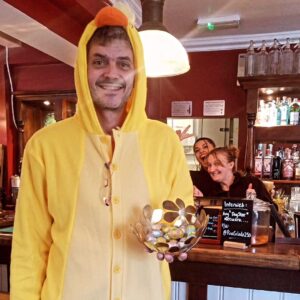 Merlin Griffiths Instagram - #happyeaster - I'm dressed as a chicken giving out chocolate eggs. 🍻
#bartender #eggs #chicken #Easter