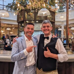 Merlin Griffiths Instagram - All new #FirstDates tonight 10pm @channel4 ❤️
See you at the bar! 🥂