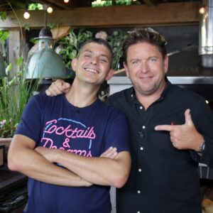 Merlin Griffiths Instagram - I should've worn black! 🤣
Tomorrow, 930am, @itv @saturdayjamesmartin for some delicious drinks (and food!) ♥️🥂
#tv #food #drinks