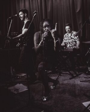 Merrin Dungey Instagram - Perfectly capturing the magic that is the @coffeeshoparenarock night from a few weeks ago. These say it all. Thank you @_.mayapologies._ for 📸!
and to my brother in Rock @curtispeoples for the opportunity and the community🤘🏾