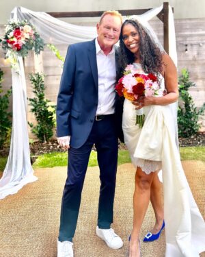 Merrin Dungey Instagram - ❤️Mr and Mrs Ryder❤️
#123123 
@thekevinryder 

H: @browngirlbraidsofficial 
Skin: @brightlybalancedskin 
Makeup: @bridgetoneill @dragonfly_artist_mgmt 
Dress: @danielakurrle 
Earrings: @sotolifestyle