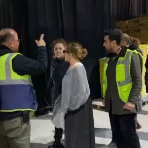 Mert Fırat Instagram - Sezen Aksu ve Ali İsmail Korkmaz Vakfı (Alikev) Yönetim Kurulu Başkanı Emel Korkmaz Hatay Expo depomuzu ziyaret etti. 

Değerli sanatçı Sezen Aksu ve Ali İsmail Korkmaz Vakfı (Alikev) Yönetim Kurulu Başkanı Emel Korkmaz depomuzda İhtiyaç Haritası ve Afet Platformu’nda yer alan STK’lardan sahada giderek artan güncel ihtiyaçlar hakkında bilgi alıp depomuzda görev yapan gönüllülerimizle sohbet etme imkanı buldu. @ihtiyacharitasiofficial 

Değerli ziyaretleri için teşekkür ederiz. 

@aliismailkorkmazvakfi #sezenaksu