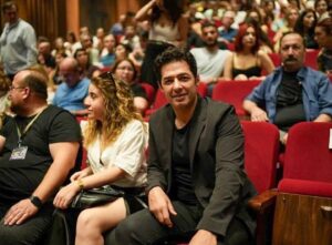 Mert Fırat Instagram - #Repost @ihtiyacharitasiofficial
・・・
30. Uluslararası Adana Altın Koza Film Festivali'nde İhtiyaç Haritası Dayanışma Belgeseli ve Nuri Bilge Ceylan'ın 'Kuru Otlar Üstüne' filmi büyük ilgi gördü! 💙

Dün, 30. Uluslararası Adana Altın Koza Film Festivali'nde İhtiyaç Haritası Dayanışma Belgeseli'nin özel gösterimi, CinemaPink Salon 7'de büyük bir katılım ile gerçekleşti. Gösterim sonrasında, İhtiyaç Haritası ve film ekibi izleyicilerin sorularını yanıtladı.

Yönetmen Nuri Bilge Ceylan'ın 'Kuru Otlar Üstüne' filmi, Türkiye prömiyerini 30. Uluslararası Adana Altın Koza Film Festivali'nde gerçekleştirdi. Bu gösterim kapsamında tüm salonlar kapalı gişe yaparken, bilet satışından elde edilen gelir, İhtiyaç Haritası'na bağışlandı.

@adanaaltinkozaff @adanabld 
#İhtiyaçHaritası #Dayanışma #altinkozaff