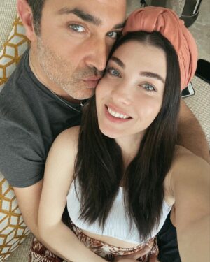 Mert Kılıç Instagram - Seninle birlikte yaşlanmak,seninle sonsuza dek yaşamak. Seni çok seviyorum.