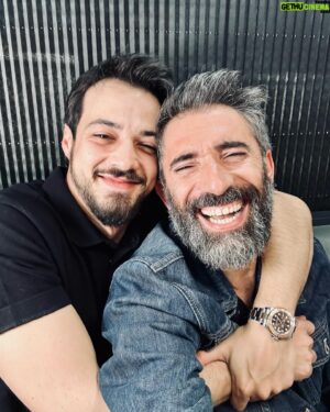 Mert Turak Instagram - Seyirci sevgilimizdir bizim, Hoşçakal sevgilim. Her ne kadar sürçü lisan ettikse AFFOLA! Herkesten HAK RAZI OLA!