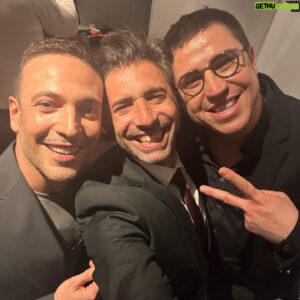 Mert Turak Instagram - Haaaarika bir film çektik! Çalışırken arkadaşlarımı üzdüysem özür dilerim… “Özür dilerim” 14 Nisan’da @disneyplustr de SİZLERLEEE!!!