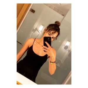 Merve Akkaya Instagram - — nothing more stronger than a broken girl who has rebuilt herself. 
#eyesneverlie 🌜