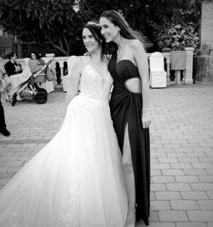 Mery Cabezuelo Instagram - Se ha casado una de mis personas favoritas, y de las más especiales y adorables que conozco. Más de 20 años compartiendo momentos y no sabes lo que me alegra verte feliz y brillar en tu día. Mis mejores deseos, que la magia te acompañe 💫
