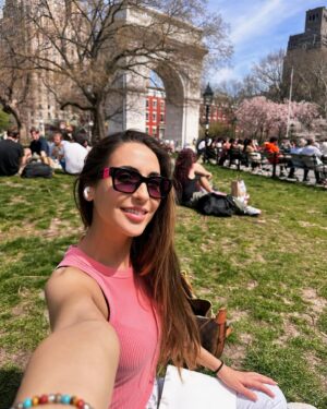 Mery Cabezuelo Instagram - Spring in the city 🌸🌙🩵🎥🍷