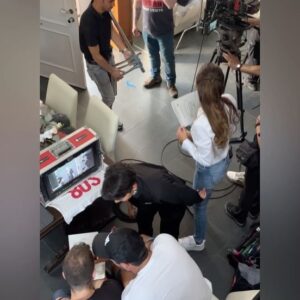 Mery Cabezuelo Instagram - Nueva aventura como “productriz”. El objetivo es hacer cada vez proyectos más elaborados. Os muestro 10 momentos de “¿Qué estás haciendo con tu vida?”, cortometraje que está ahora mismo en post producción y que verá la luz muy pronto:

1. El casting; @itziarcastro 🙋‍♀️ @victor.palmero 
2. El equipo en exteriores 
3. En esta parte nos reímos mucho 
4. Mi amor por @laraoliivares es oficial
5. Un buen maqui y pelu nunca viene mal
6. Amo muchísimo las tomas falsas
7. Adorable
8. Cámaras siempre excelentes by @rcservicemadrid 
9. Con el dire @fergonzalezcut 
10. Que la luz natural os acompañe 

Foto fija by @pipofernandezfoto 

🎬💜🫶🏼🎥