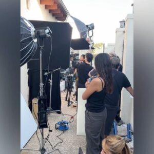 Mery Cabezuelo Instagram - Nueva aventura como “productriz”. El objetivo es hacer cada vez proyectos más elaborados. Os muestro 10 momentos de “¿Qué estás haciendo con tu vida?”, cortometraje que está ahora mismo en post producción y que verá la luz muy pronto:

1. El casting; @itziarcastro 🙋‍♀️ @victor.palmero 
2. El equipo en exteriores 
3. En esta parte nos reímos mucho 
4. Mi amor por @laraoliivares es oficial
5. Un buen maqui y pelu nunca viene mal
6. Amo muchísimo las tomas falsas
7. Adorable
8. Cámaras siempre excelentes by @rcservicemadrid 
9. Con el dire @fergonzalezcut 
10. Que la luz natural os acompañe 

Foto fija by @pipofernandezfoto 

🎬💜🫶🏼🎥