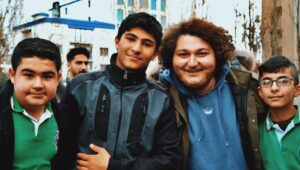 Mesut Can Tomay Instagram - Benim için aşırı anlamlı anlar ve aşırı anlamlı bir video oldu.Umarım çok daha güzel şeyler yaparız.Nice mutlu senelere.Yanımda olduğunuz için teşekkür ederim... @alibicim @aesagin @mpayakkabi