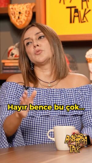 Mesut Süre Instagram - Zenginler mutsuz mu? 😂
Rabarba Talk #1
@mesut_sure @ayseninbavulu @cemisciler

Rabarba Talk her cuma 18.00’de yeni bölümü ve yeni konuklarıyla Youtube Rabarba Meksika kanalında! Link bio’da ☝️

#rabarbatalk #rabarbameksika #mesutsüre #cemişçiler #ayşebalıbey