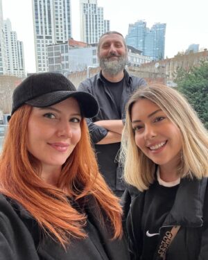 Mesut Süre Instagram - Virgin’de Rabarba başlıyor.. Pelin Olgun ve yalın zamanda İlişki Testi’nde ağırladığımız Zeynep Melis Güler geldiler.. “SİNSİ, İÇTEN PAZARLIKLI kimdir? Nereden Anlarız ? “ .. @birmatmazel , @doctormelis , @virginradiotr