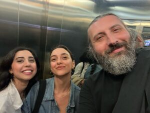 Mesut Süre Instagram - Bugünkü Rabarba’da Rozerin Aydın ve Manolya Maya var.. İyi dinlemeler millet .. @roziaydin , @manolyamaya , @virginradiotr .. Yaşam Standardını Düşüren şeyleri, kimseleri konuşuyoruz :)