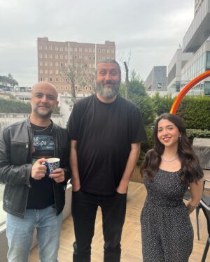 Mesut Süre Instagram - Rabarba başlıyor.. Ezgi Yeşilyurt ve Erman Arıcasoy geldiler.. “Hangi Ortamda NE YAPARKEN SOĞUKKANLI Kalmalıyız ? “ .. @ermanaricasoy , @ezgiyesilyurtt , @virginradiotr