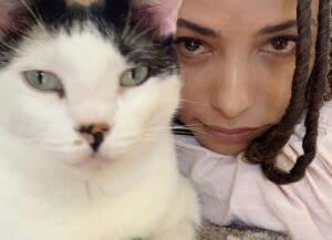 Meta Golding Instagram - On #nationalcatday I wanted to honor my cat, Venus, who passed away a few months ago. She was 13 years old, named after Venus Williams, super cuddly, athletic and always on my lap. The type of cat who would greet guests at the door. She was a fantastic big sister to Sasha and we miss her every day. ❤️❤️🙏🏽🙏🏽🙏🏽😻😻#rip #venus #catsofinstagram