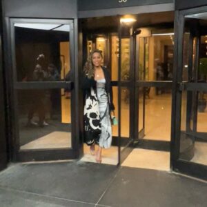 Meta Golding Instagram - What a night!!! Rabbit Hole  Screening. Thank you New York! @cbstvstudios @paramountplus @jennyandersonphoto @debeersofficial @kassandragordonlondon @lolafenhirst @mne_eddy @gianvitorossi @tammyandbenjamin @mvc.communications @nickbarose @hairbycassy  #rabbithole #newyorkcity #redcarpet #television #fashion #actorslife