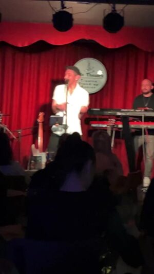 Metin Zakoğlu Instagram - @kaan_ozturk @cafetheatreistmarina da muhteşem başladı