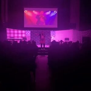 Metin Zakoğlu Instagram - Dün akşam @akmistanbul çok amaçlı salonunu hınca hınç dolduran tüm izleyicilerimize minnettarım. Tekrarı bu pazar @cafetheatreistmarina 7 Mayıs ise yeniden AKM’de biletler @biletinial da