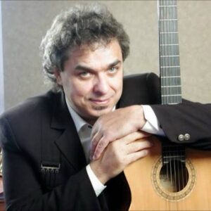Metin Zakoğlu Instagram - Ülkemizin en iyi seslerinden Erdal Çelik bayram boyunca saat 22:30’da @cafetheatreistmarina da @erdalcelikofficial piyanoda ise büyük virtüöz Mete Çelik