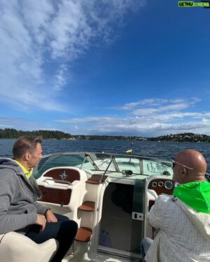 Micael Bindefeld Instagram - Boat Boys!!
-
-
Swipe for more…!
-
-
Mimo and his friends Max and Lucas and their lovely parents on a sunny day in the archipelago of Stockholm. 
And then dinner in our greenhouse!!
-
-
#boatlife #boatboys #jeanneauyachts #daycruiser #båtliv #aspvik