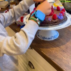 Micael Bindefeld Instagram - Dinner & Desserts!
-
-
Pls swjpe for more cakes…
-
-
We had friends over for a fun and super yummy dinner at our farmhouse at Lönneberga with homemade cake and bisquits baked and decorated by Mimo!
-
-
#homebaking #hembakad #farmhousestyle #livetpålandet #chocolatecake #kladdkaka #lönneberga
-
-
Cake stand and serving plate designed by me for “Aspvik” by @fyrklovern_sverige 
This is not an advertisement!