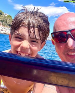 Micael Bindefeld Instagram - Last Beach Day in Mallorca!
-
-
Swipe for more 💦🏖️💦
-
-
Our last day on the beach was just perfect!
We rented the little paddle boat that Mimo loves. 
-
-
Now heading back home again!
-
-
#pappapappabarn #rainbowfamily #twomenandababy #beachlife #beachdaysarethebestdays #🌈 #regnbågsfamilj