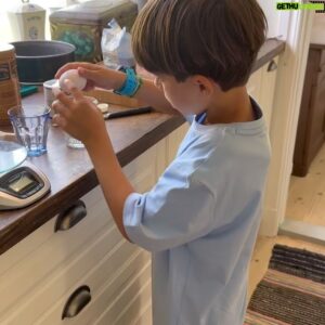 Micael Bindefeld Instagram - Dinner & Desserts!
-
-
Pls swjpe for more cakes…
-
-
We had friends over for a fun and super yummy dinner at our farmhouse at Lönneberga with homemade cake and bisquits baked and decorated by Mimo!
-
-
#homebaking #hembakad #farmhousestyle #livetpålandet #chocolatecake #kladdkaka #lönneberga
-
-
Cake stand and serving plate designed by me for “Aspvik” by @fyrklovern_sverige 
This is not an advertisement!