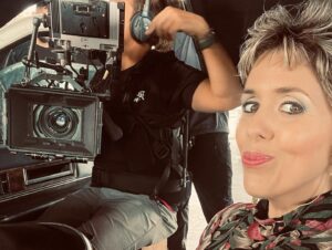 Micaela Castellotti Instagram - Hoy un gran sueño se hizo realidad ✨ Mi primera película en inglés en EEUU y no lo puedo creer 🥹 Bueno en realidad si, porque luche mucho por esto, y aunq muchas veces me han cerrado varías puertas por muchos años , nunca me rendí! Siempre supe que llegaría el momento justo para volver a escuchar el ACCION!! Asique  les comparto mi primer día de grabación de este tremendo proyecto que muy pronto lo podrán ver ❤️ Un especial Gracias a mi @beaumanagement_ por agarrarme la mano y confiar en mi 🙏🏻 Vamos con todo NEVER GIVE UP 💪🏻🎬
•
•
•
#comingsoon #movie #artist #actress #thankful #nammyogorengekyo #dreamscometrue #micaplum